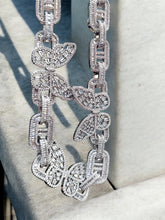 Load image into Gallery viewer, Butterfly Cuban Link (18”)