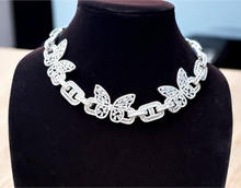 Load image into Gallery viewer, Butterfly Cuban Link (18”)
