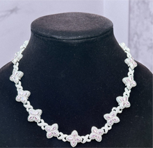 Load image into Gallery viewer, Pink Clover Necklace (18”)
