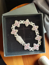 Load image into Gallery viewer, Pink Clover Necklace (18”)
