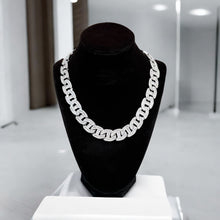 Load image into Gallery viewer, Royal Miami Cuban Link Chain (18”)
